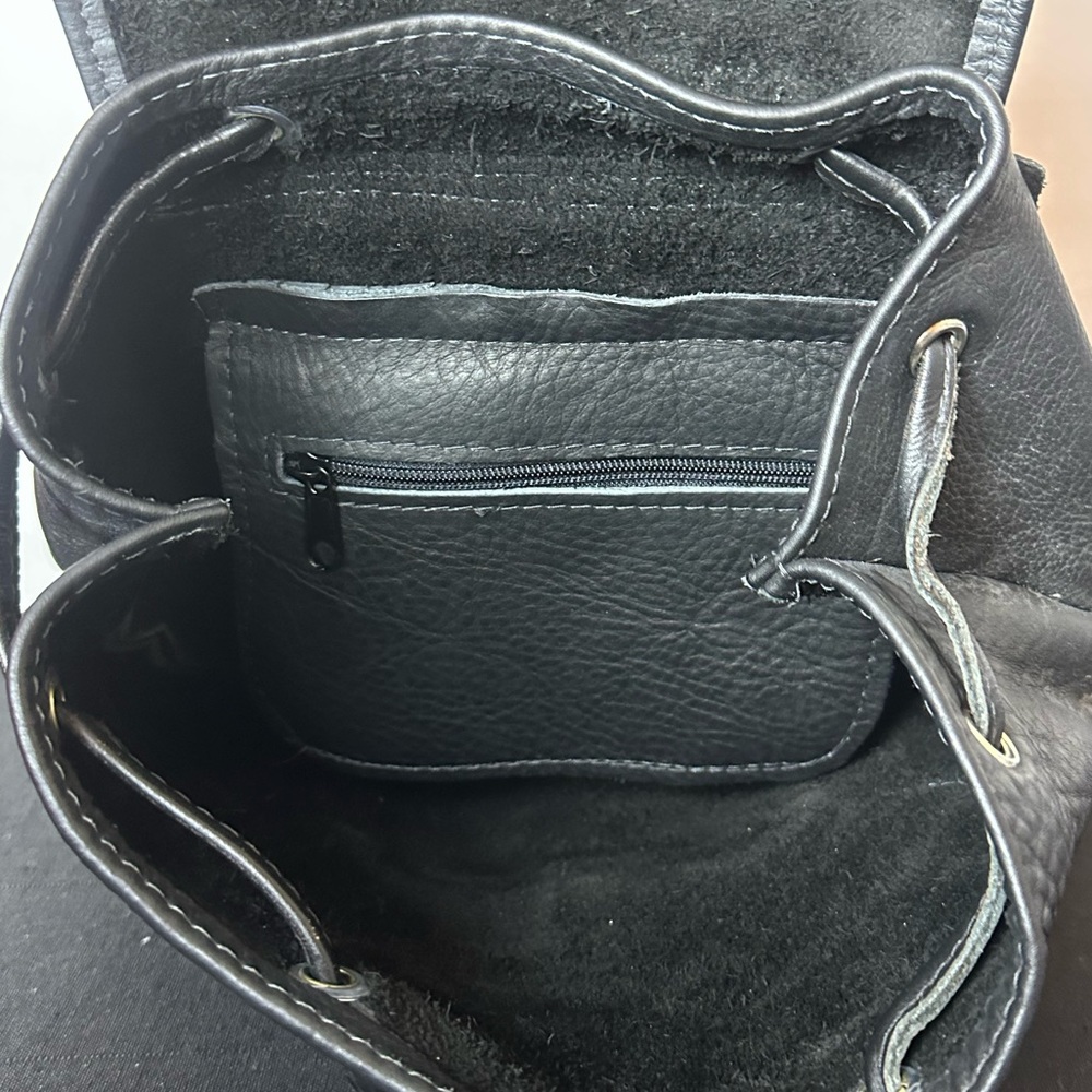 ❗️Mid Size Heavy Duty Black Leather Biker Buckle Backpack - Picture 13 of 16